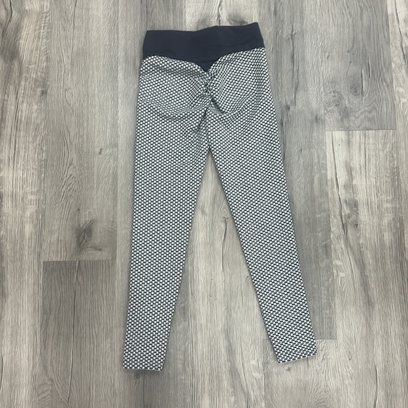 Women’s leggings size Medium - Picture 7 of 8
